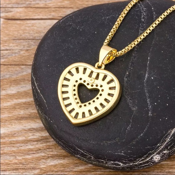 Gorgeous Gold Heart Necklace - Picture 4 of 5